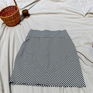 Apt9 slimming pencil skirt. Very soft wrinkle free fabric. Dressy or casual.